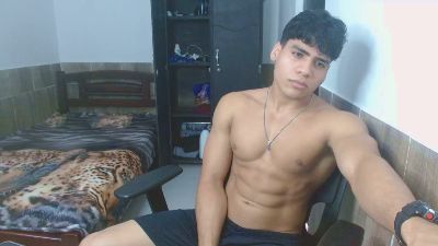 TylerGolt823 webcam cam4 model stream image
