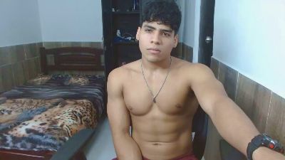 TylerGolt823 webcam model stream image