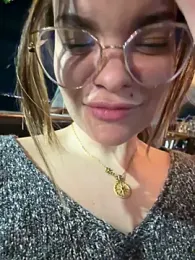 Zyrella webcam stripchat model stream image