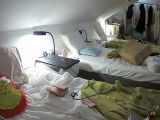 voyeurcam-julmodels-bed-4 webcam model stream image