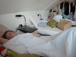 voyeurcam-julmodels-bed-4 webcam model stream image