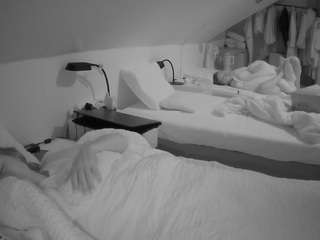 voyeurcam-julmodels-bed-4 webcam model stream image