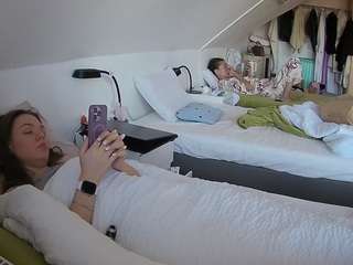 voyeurcam-julmodels-bed-4 webcam model stream image