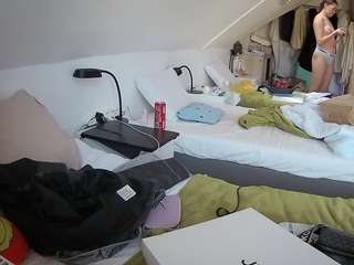 voyeurcam-julmodels-bed-4 webcam model stream image