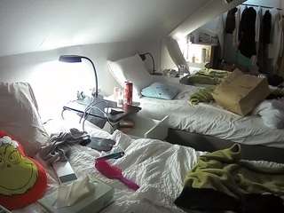 voyeurcam-julmodels-bed-4 webcam model stream image
