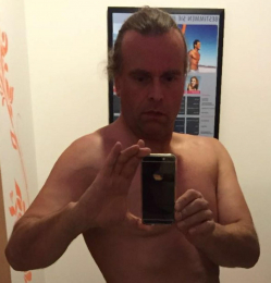 pegg_cunilingus webcam model stream image