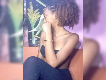 Aliah8 webcam model stream image