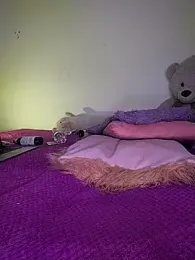 amycute_ webcam model stream image