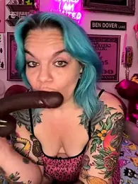 CherryBombBomb webcam model stream image