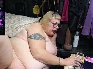 castrated-julie webcam model stream image