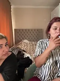 Leya__Droit webcam model stream image