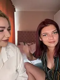 Leya__Droit webcam model stream image