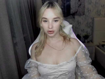 KiraKrox webcam model stream image