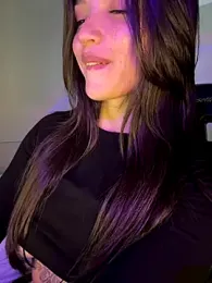 MisFrekcles_ webcam model stream image