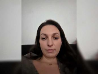 Ellaxxxstar webcam model stream image