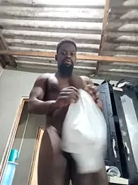 Chocolate_factory_man webcam model stream image