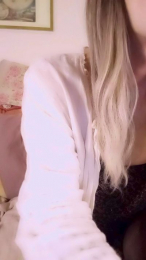 Karendolly8 webcam cam4 model stream image