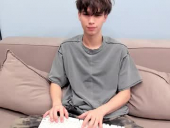 your_shy_guy webcam model stream image