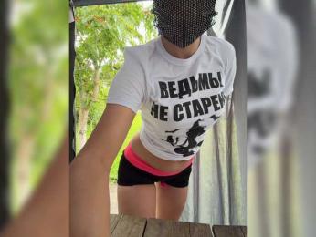 VikkiMouse18 webcam model stream image