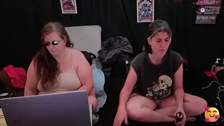 Bella_and_Marie webcam model stream image