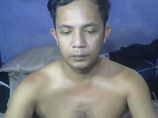 Lyndon F webcam model stream image