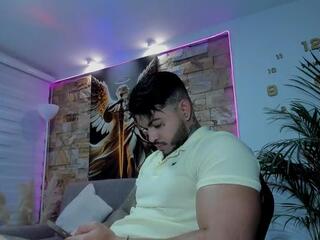 Axel Crow webcam model stream image
