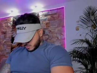 Axel Crow webcam model stream image