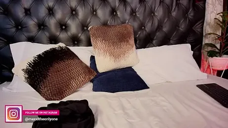 MaxxiCruz webcam model stream image