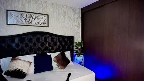 MaxxiCruz webcam model stream image