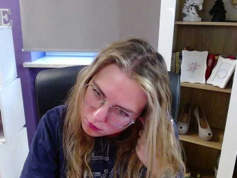 Soft-Zoey webcam model stream image