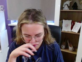 Soft-Zoey webcam model stream image