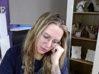 Soft-Zoey webcam model stream image