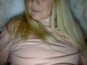 BlondyVio webcam model stream image