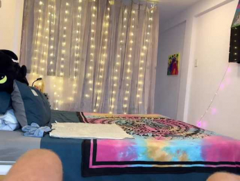 Travel-couple webcam model stream image