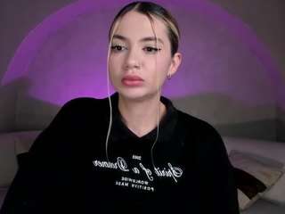 niaholland webcam model stream image