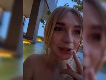 AstridMoss webcam bongacams model stream image