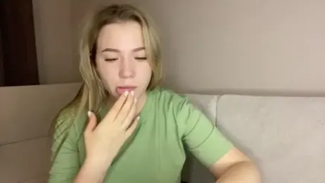 Embersweetbunny webcam model stream image