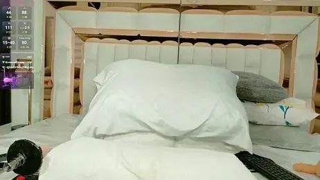 im_yours_01 webcam stripchat model stream image