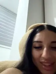 BlueEyes_BB webcam model stream image