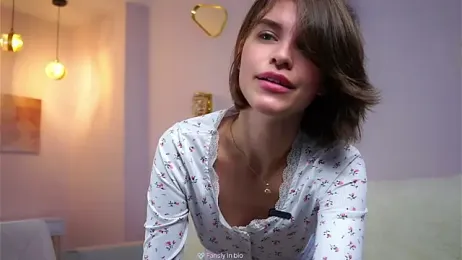 EleneButton webcam model stream image