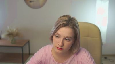 NicolleIzsak webcam model stream image