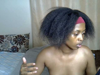 PetiteCaramel webcam model stream image