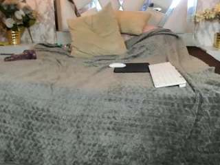 mysterius-woman webcam model stream image