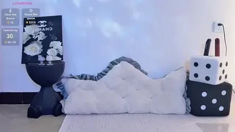 BoxedGyre- webcam stripchat model stream image