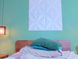 slutty-hugetits webcam model stream image