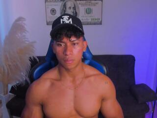 Mathew Evanz webcam model stream image