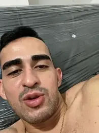 reyesj21 webcam model stream image