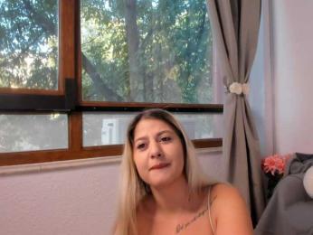 elinaskyy webcam bongacams model stream image