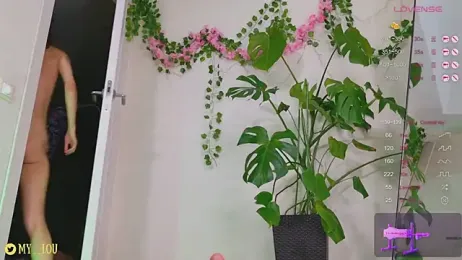 MyLou_ webcam model stream image