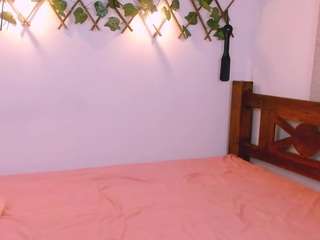 milu-saenz webcam model stream image